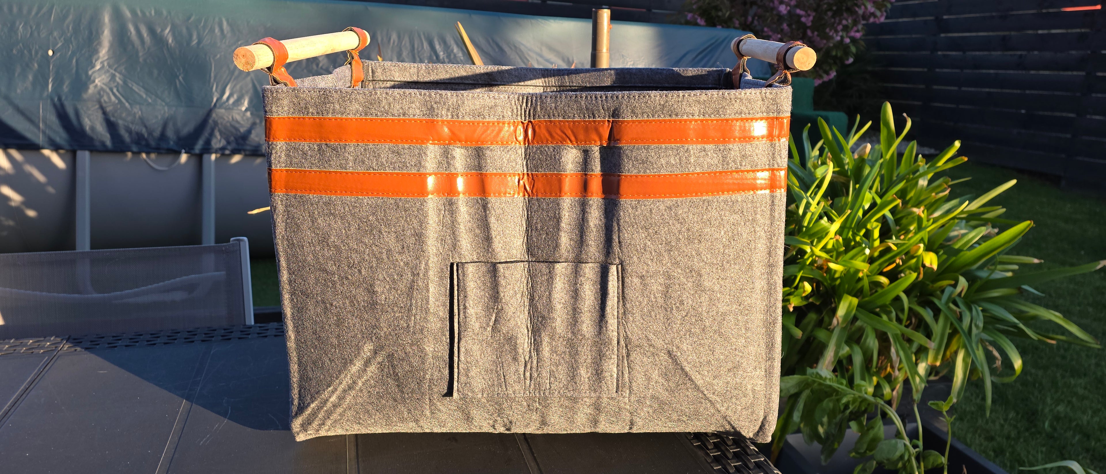 Panier à bûches en feutre 60L 🪵 – Ultra résistant & design – POIGNÉES BOIS PREMIUM – PRIX CHOC
